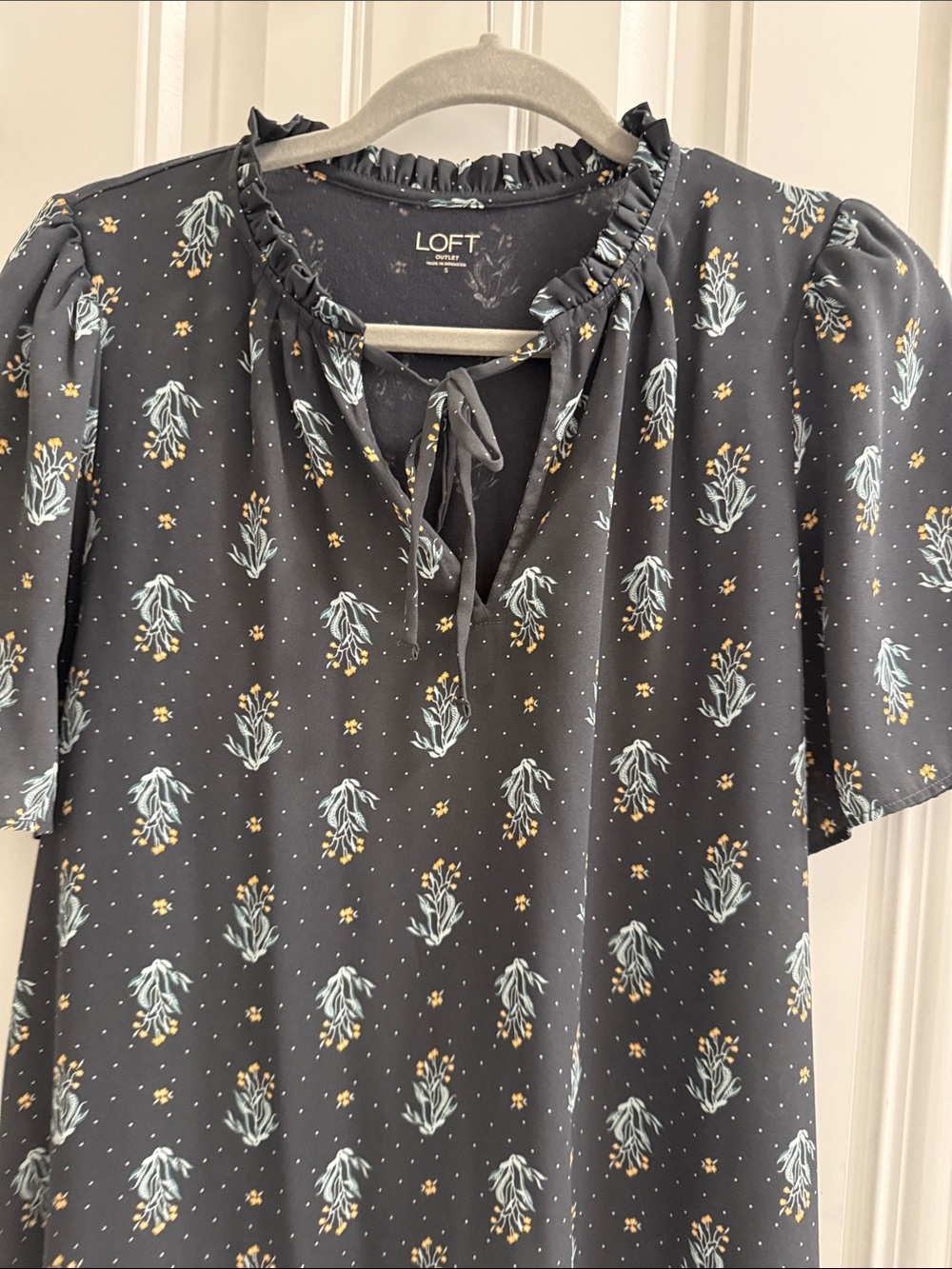 LOFT Gray Floral Tie-Neck Short Sleeve Top